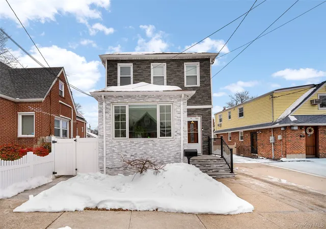 Photo 2 of Sale Pending at 35 Barwick St, Floral Park, NY 11001 | MLS# 957901 | Listing updated on 2026-06-17