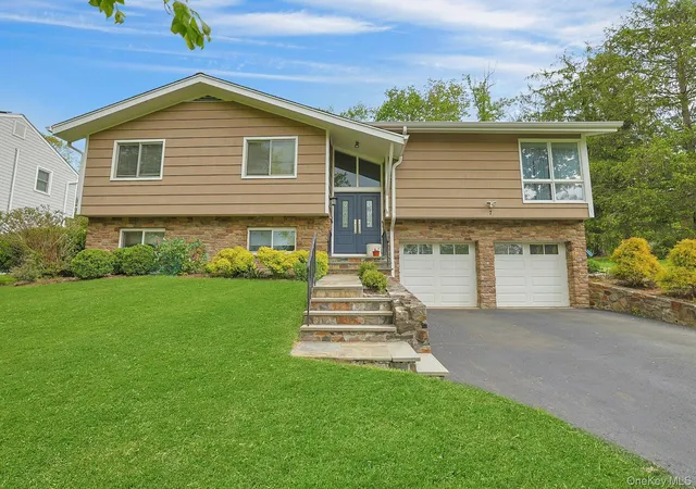 Photo 1 of Single family home for sale at 7 Lorenz Dr, Valhalla, NY 10595 | MLS# 958018 | Listing updated on 2026-07-26