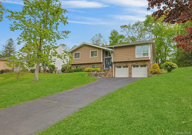 Photo 4 of Single family home for sale at 7 Lorenz Dr, Valhalla, NY 10595 | MLS# 958018 | Listing updated on 2026-07-26