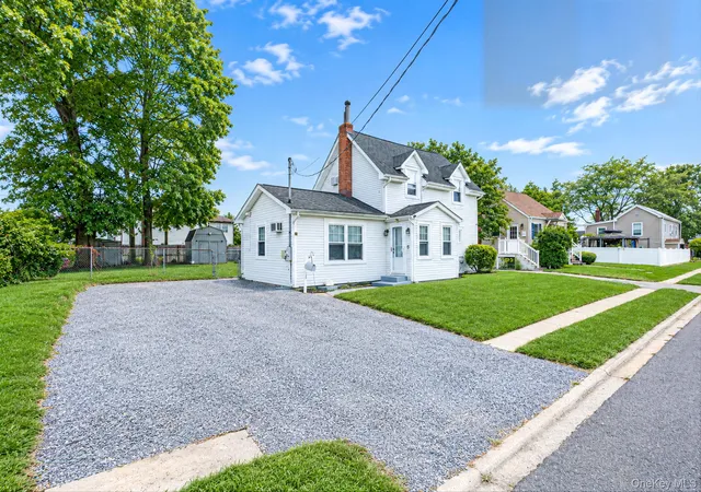 Photo 2 of Single family home for sale at 131 E Alhambra Ave, Lindenhurst, NY 11757 | MLS# 958357 | Listing updated on 2026-10-03