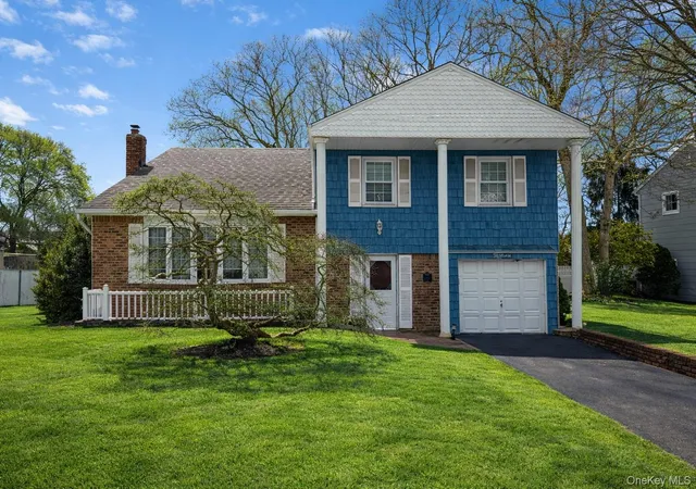 Photo 1 of Single family home for sale at 15 Palm St, Selden, NY 11784 | MLS# 958517 | Listing updated on 2026-10-07