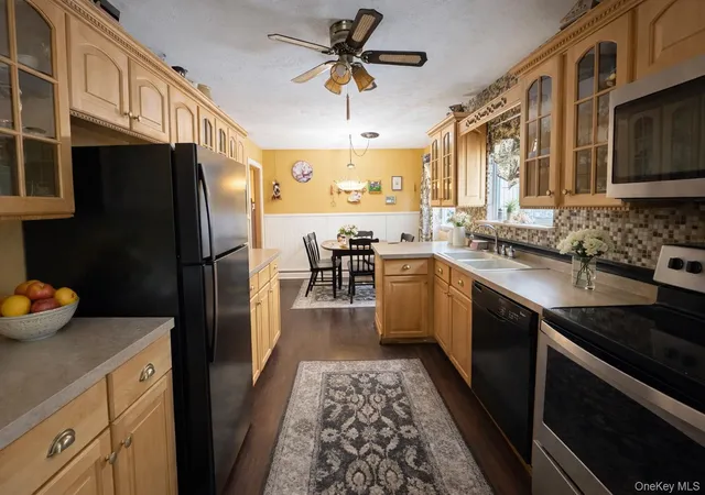 4th image of 15 Palm St, Selden, NY 11784 | MLS# 958517