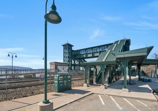 Listing Photo 2 - Condo for sale in building located at 311 Kemeys Cvs, Briarcliff Manor, NY 10510 - Unit #