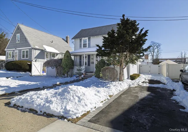 4th image of 982 Adams St, Hempstead, NY 11510 | MLS# 958851