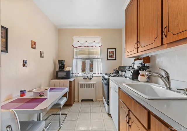 Homes for sale in White Plains, NY | 58 Lawrence Ct, White Plains, NY 10522