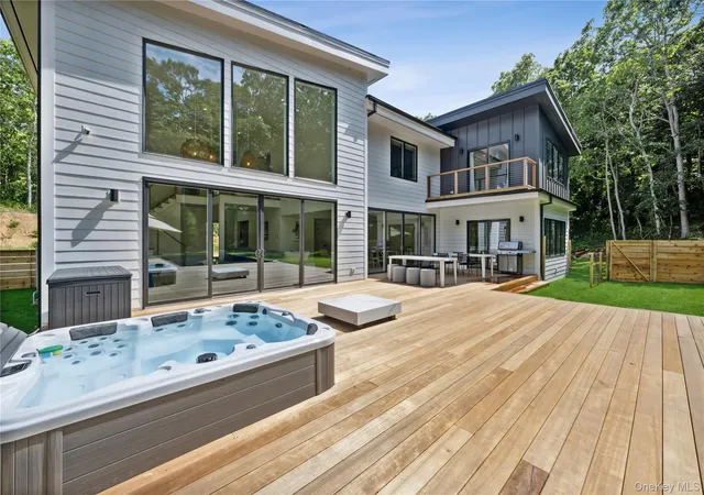 Photo 3 of Single family home for sale at 19 Elm Ln, East Hampton, NY 11954 | MLS# 959062 | Listing updated on 2026-08-30