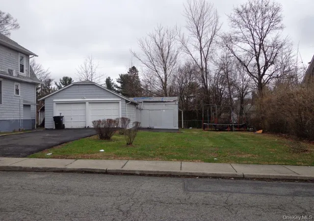 2nd image of 208 Saddle River Rd, Airmont, NY 10952 | MLS# 959068