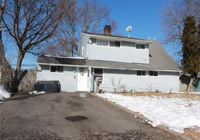 2nd image of 118 Bucket Ln, Hempstead, NY 11756 | MLS# 959227