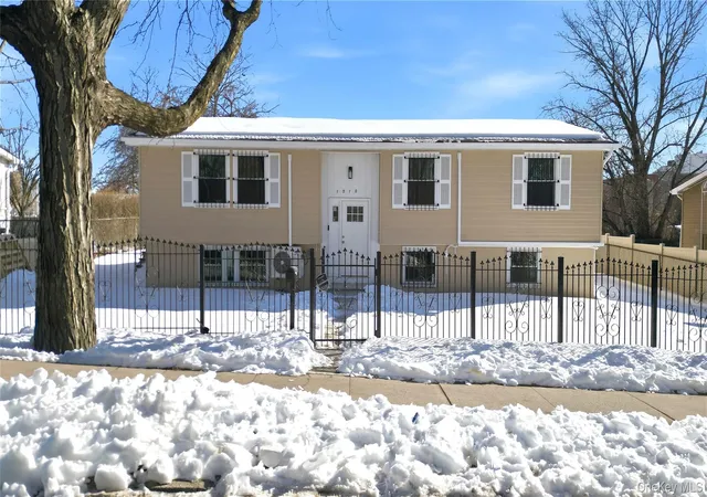 Photo 2 of Sale Pending at 1510 Crotona Park E, Bronx, NY 10460 | MLS# 959257 | Listing updated on 2026-06-10