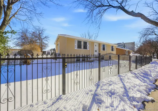 Photo 4 of Sale Pending at 1510 Crotona Park E, Bronx, NY 10460 | MLS# 959257 | Listing updated on 2026-06-10