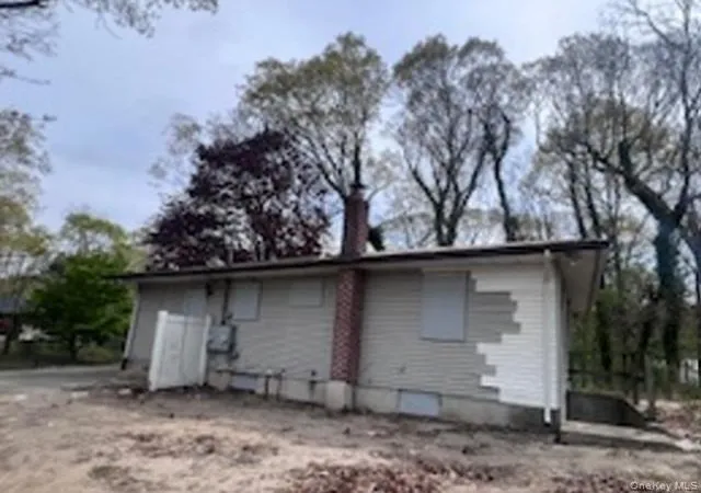 3rd image of 50 Astor Dr, Shirley, NY 11967 | MLS# 959276