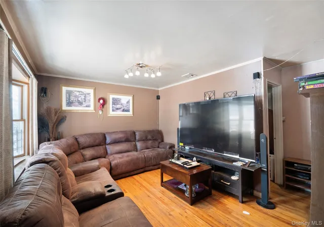 3rd image of 208 Charter Oaks Ave, Brentwood, NY 11717 | MLS# 959461