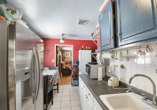5th image of 208 Charter Oaks Ave, Brentwood, NY 11717 | MLS# 959461