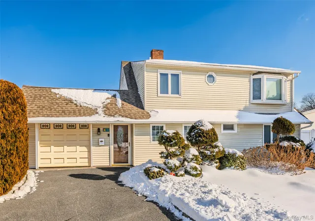 2nd image of 43 Wildflower Ln, Hempstead, NY 11793 | MLS# 959550