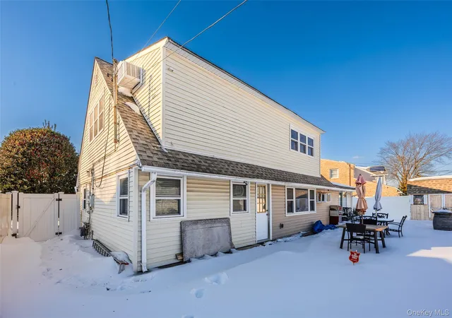 3rd image of 43 Wildflower Ln, Hempstead, NY 11793 | MLS# 959550