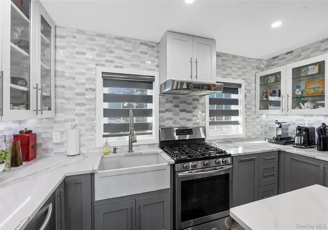 4th image of 43 Wildflower Ln, Hempstead, NY 11793 | MLS# 959550