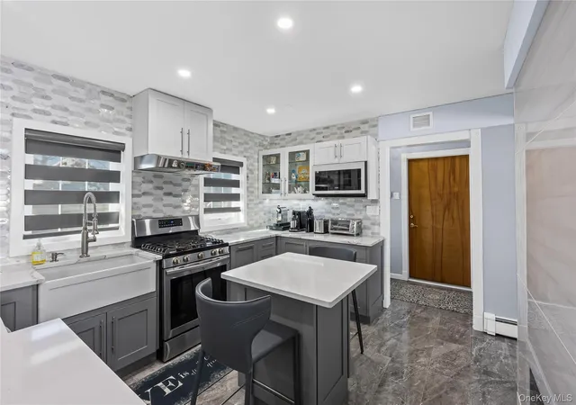 5th image of 43 Wildflower Ln, Hempstead, NY 11793 | MLS# 959550
