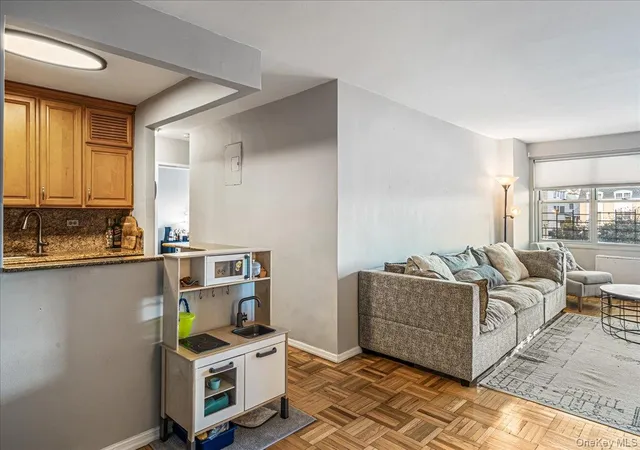 5th image of 17-85 215Th St #1P, Bayside, NY 11360 | MLS# 959741