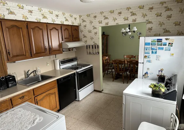 5th image of 63 Morning Glory Rd, Hempstead, NY 11756 | MLS# 959777