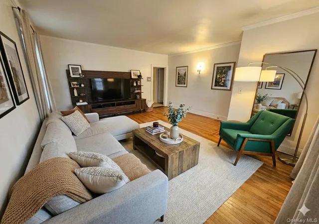 2nd image of 17719 Troutville Rds, New York, NY 11434 | MLS# 959799