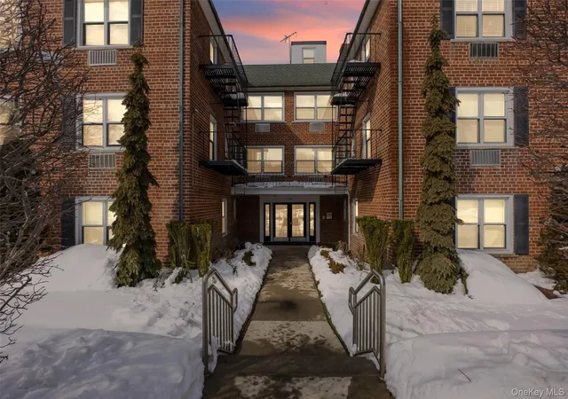 2nd image of 124 S Park Ave, Hempstead, NY 11550