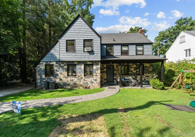 Single family home for sale at 11 Brook Ln, Great Neck, NY 11023 | MLS# 960048 | Listing updated on 2026-03-01