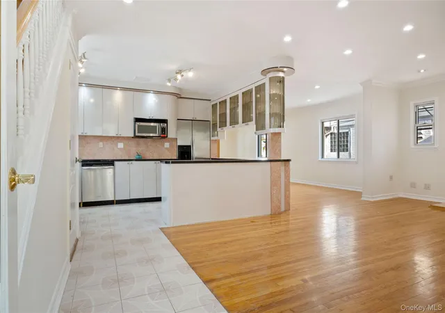 4th image of 73-33 188Th St, Fresh Meadows, NY 11366 | MLS# 960237