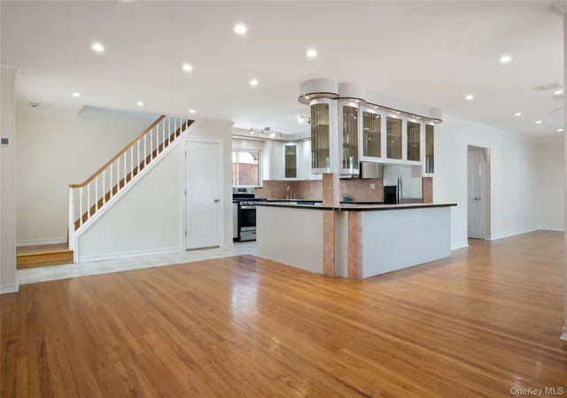 5th image of 73-33 188Th St, Fresh Meadows, NY 11366 | MLS# 960237