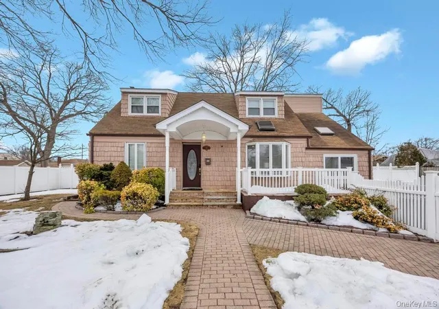2nd image of 361 S 16th St, Babylon, NY 11757 | MLS# 960523