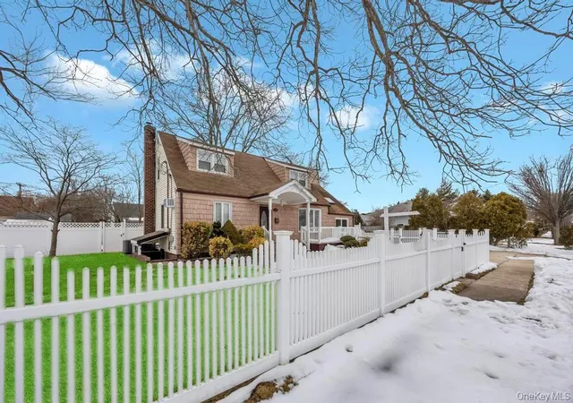 4th image of 361 S 16Th St, Babylon, NY 11757 | MLS# 960523