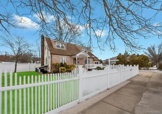 48th image of 361 S 16th St, Babylon, NY 11757 | MLS# 960523