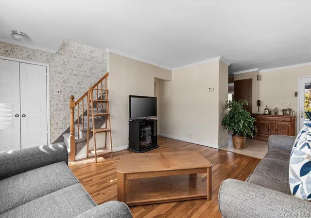 4th image of 2621 Elderberry Rd, Hempstead, NY 11710 | MLS# 960582