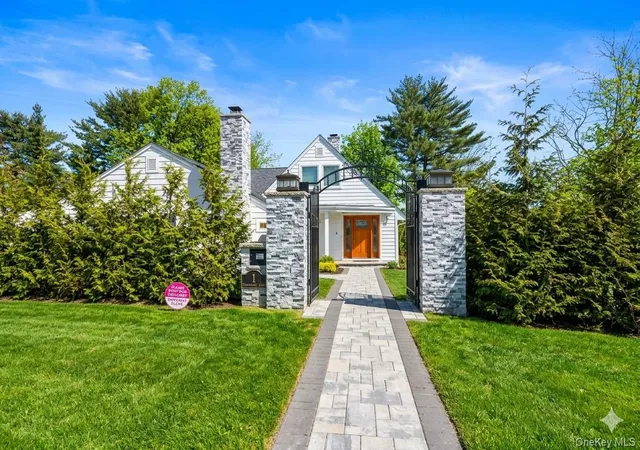 4th image of 1 Strawberry Ln, Roslyn Heights, NY 11577 | MLS# 960616