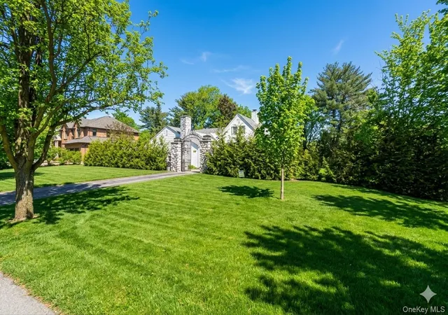 5th image of 1 Strawberry Ln, Roslyn Heights, NY 11577 | MLS# 960616