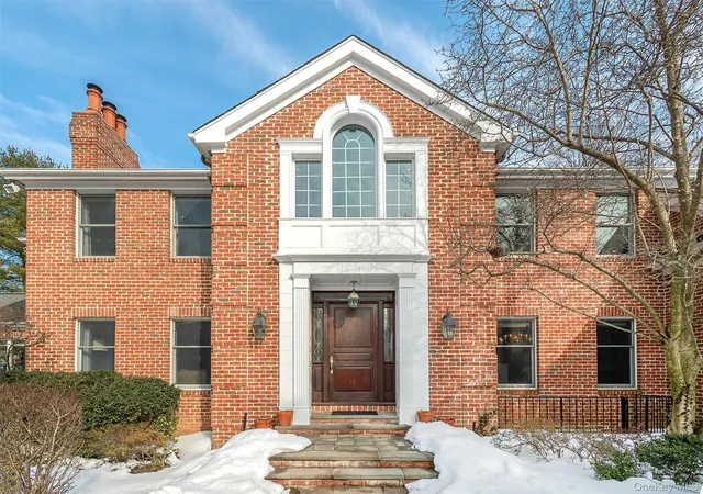 2nd image of 18 Harriman Dr, Port Washington, NY 11050 | MLS# 960644