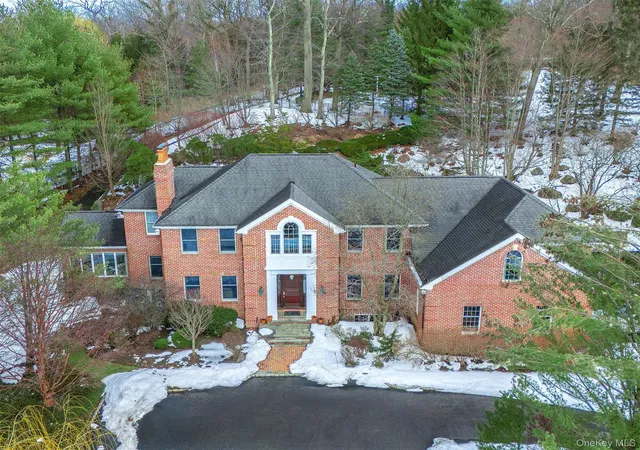 3rd image of 18 Harriman Dr, Port Washington, NY 11050 | MLS# 960644