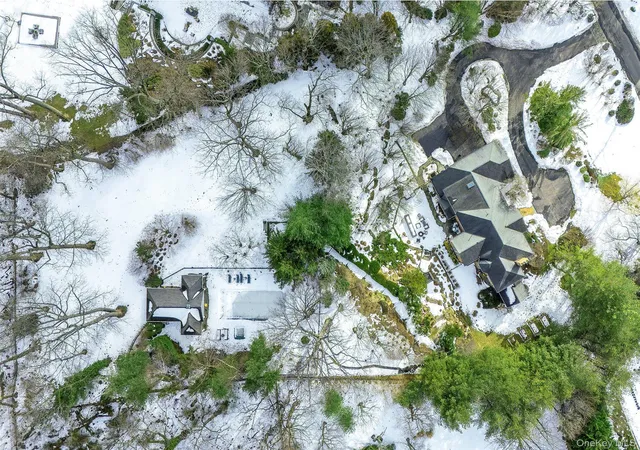 49th image of 18 Harriman Dr, Port Washington, NY 11050 | MLS# 960644