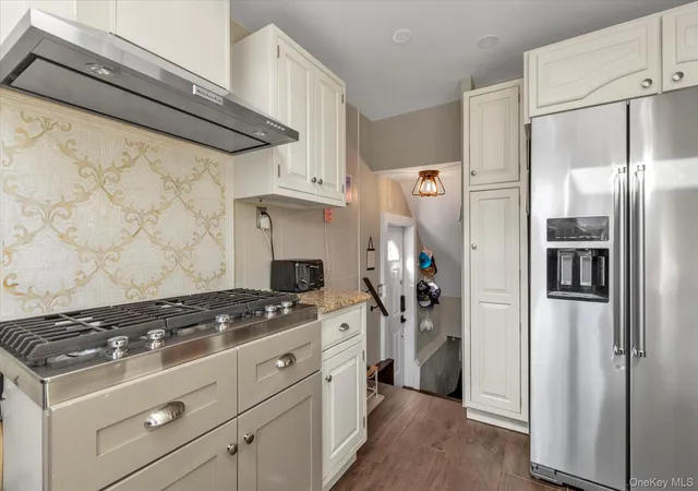 Photo 3 of Single family home for sale at 17 Everett St, Hempstead, NY 11563 | MLS# 960723 | Listing updated on 2026-09-17
