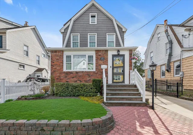 Photo 3 of Single family home for sale at 17 Everett St, Hempstead, NY 11563 | MLS# 960723 | Listing updated on 2026-10-06