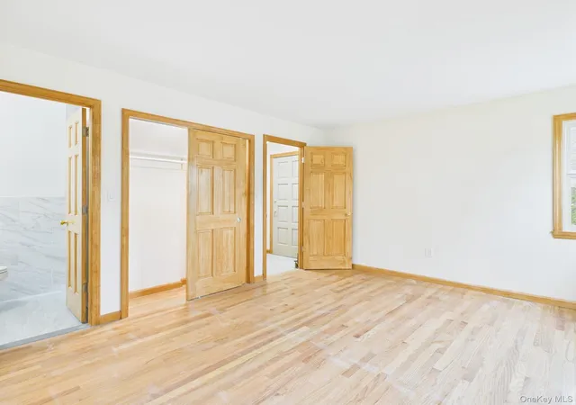 Photo 3 of Sale Pending at 5110 Little Neck Pkwy, Little Neck, NY 11362 | MLS# 960800 | Listing updated on 2026-04-16