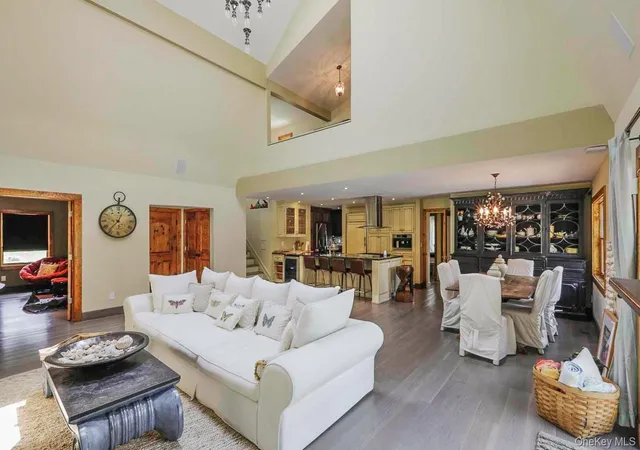Photo 4 of Single family home for sale at 1366 Scuttle Hole Rd, Water Mill, NY 11976 | MLS# 961068 | Listing updated on 2026-02-13