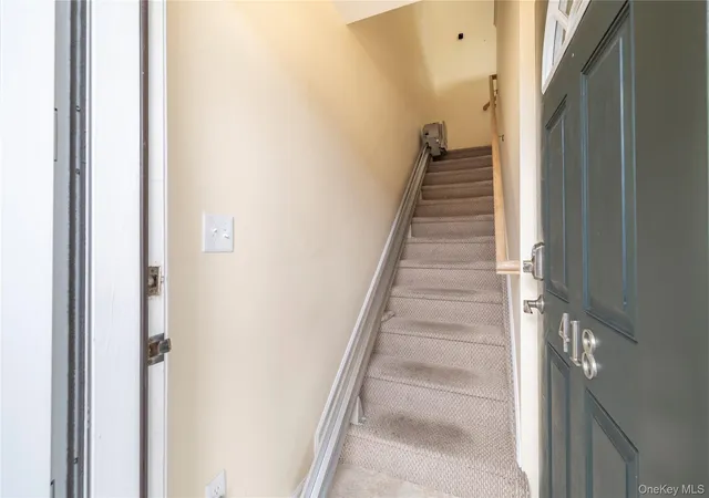 3rd image of 418 Willow Ln, Hempstead, NY 11580 | MLS# 961250