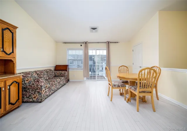 4th image of 418 Willow Ln, Hempstead, NY 11580 | MLS# 961250