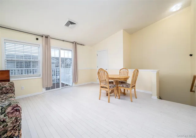 5th image of 418 Willow Ln, Hempstead, NY 11580 | MLS# 961250