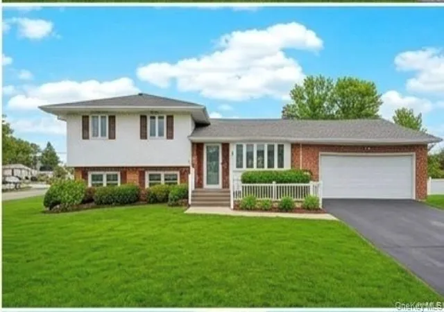 Single family home for sale at 8 Whitebirch Ln, Commack, NY 11725 | MLS# 961276 | Listing updated on 2026-05-07