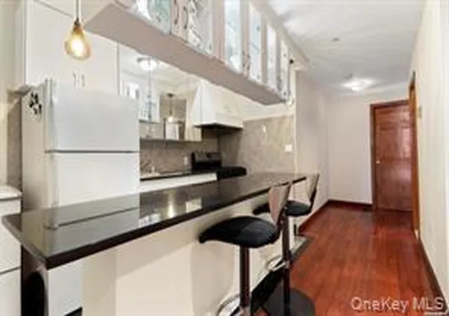 2nd image of 142 29 37th Ave #5A, Flushing, NY 11354 | MLS# 961293