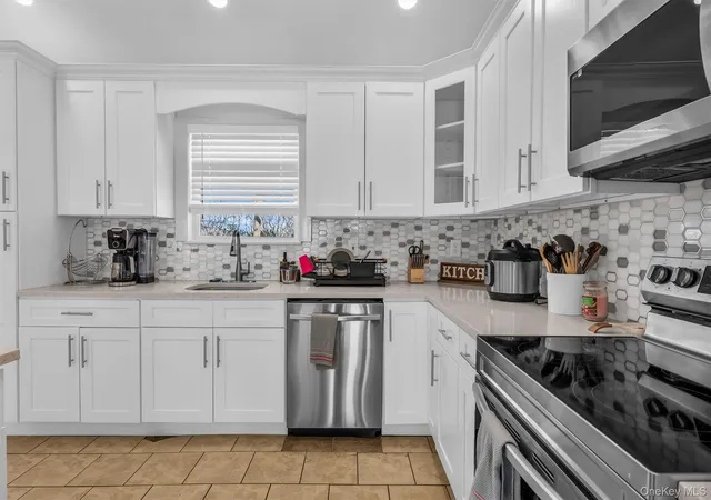 4th image of 19 Summit, Farmingville, NY 11738 | MLS# 961421