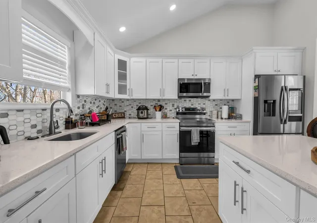5th image of 19 Summit, Farmingville, NY 11738 | MLS# 961421