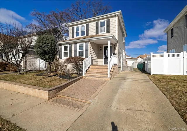 2nd image of 101 Harris Ave, Hempstead, NY 11520 | MLS# 961431