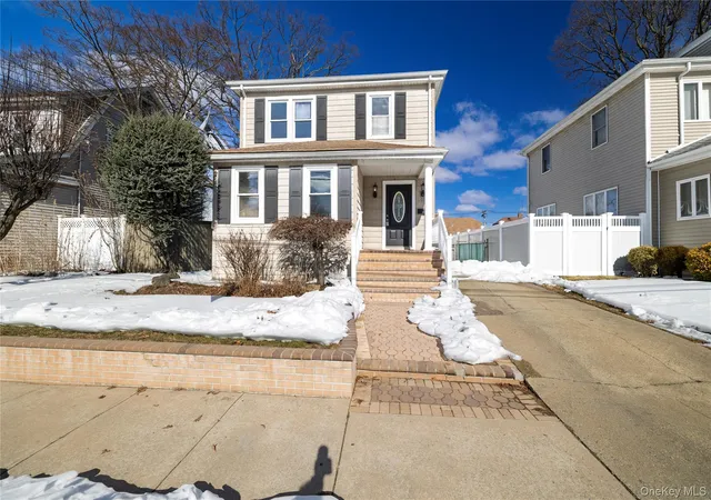 4th image of 101 Harris Ave, Hempstead, NY 11520 | MLS# 961431